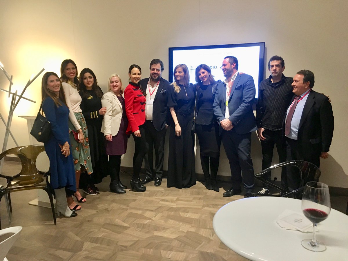 4dartyinterior's tweet photo. Ayer @4dartyinterior tuvimos la oportunidad de inaugurar en la Sala Fundación @FeriaArco un proyecto de @estudioalegria junto a @Oliva_ilumina , @RocheBoboisES y @Finsa_21 , en el que hemos tenido el placer de participar, comisariando las obras de #Arte empleadas en el espacio. https://t.co/j4AhYZRNUg