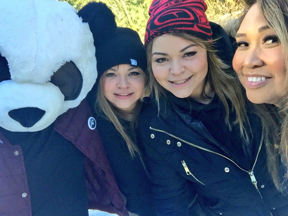 SuzetteAmaya's tweet photo. #Tofino We Are Here! @DaniandLizzy @DjStaniml https://t.co/XErLLhl32w #OnTour #YouthConference https://t.co/v4C3xAlYAS