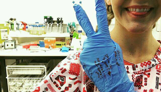 MedicalMediaAds's tweet photo. Biggest benefit of gloves:
1. Make super useful notepads
2. Protection from toxic substances and chemicals
#sciencelife #womeninstem #celldeath #science #science #biochemistry #cellculture #latrobeuni #happytuesday #scientistswhoselfie #selfiescience 📷: @someblondescientist https://t.co/JiteTw6lTr