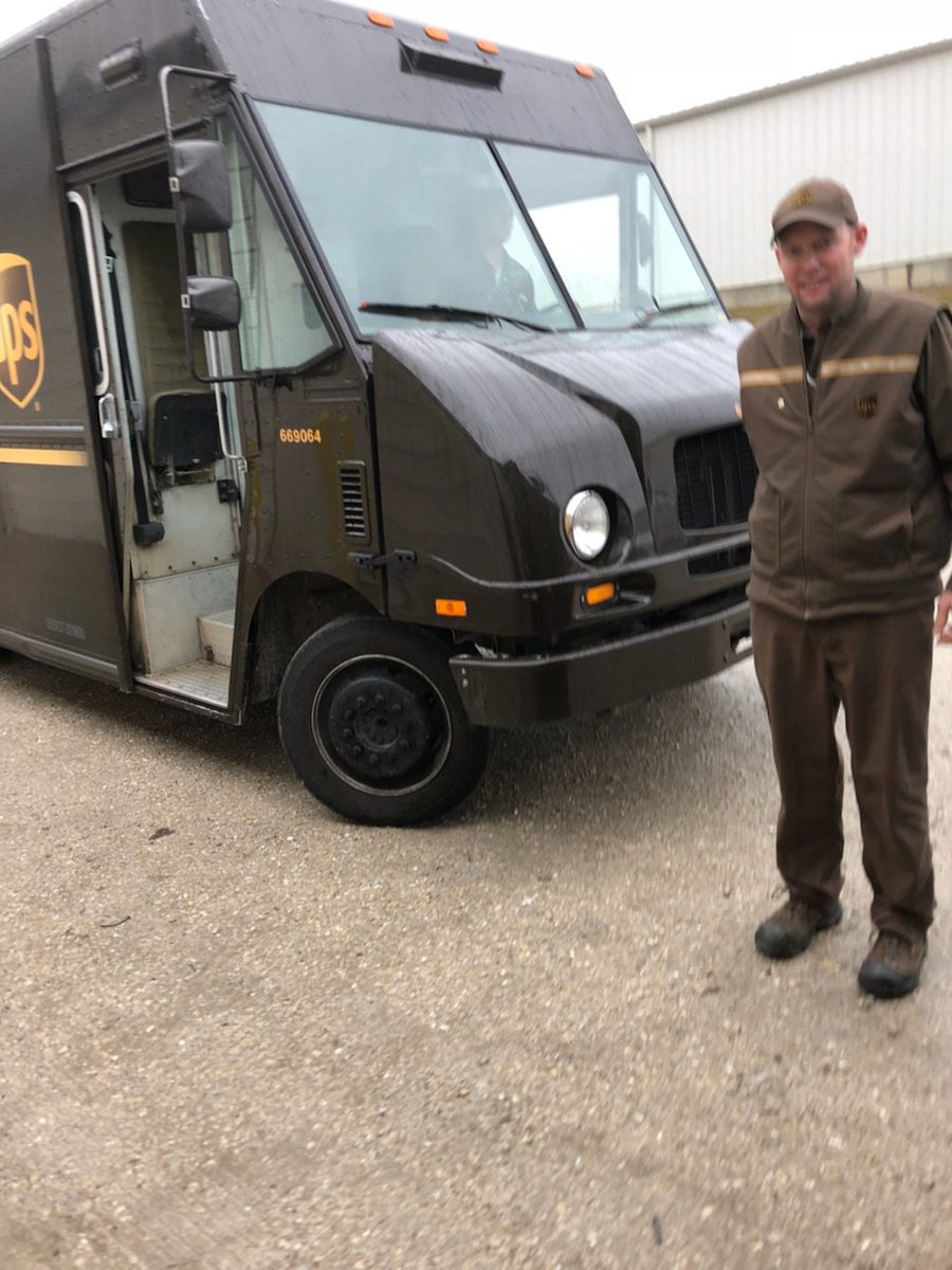 UPS_UnionSafety's tweet photo. Thinking of Distractions while unwrapping a Jolly Rancher behind your back is harder than we thought.  #DriveSafe #NotDistracted #HonkYourHorn https://t.co/RGRQewvdLE