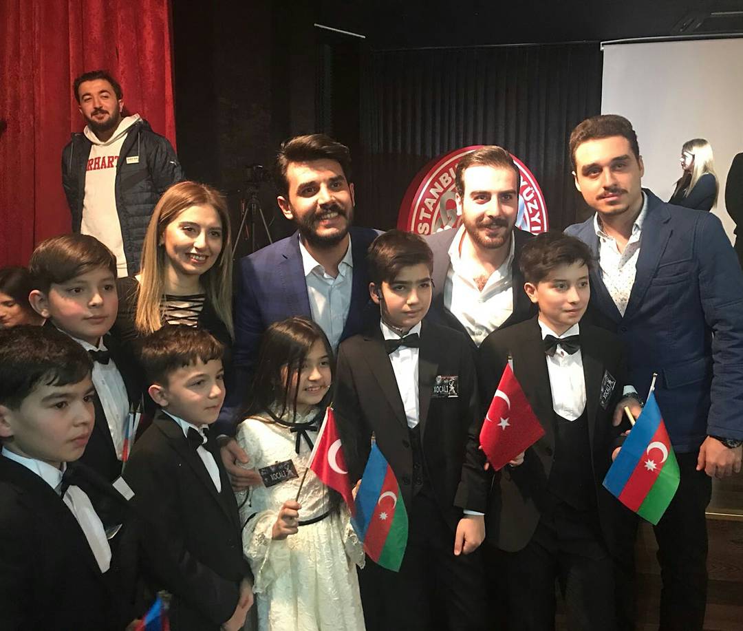 İYYÜMED (@iyyumed) on Twitter photo “Hocalıya Adalet” Adlı konferansımızdan sonra Milli Savunma Bakan Yardımcımız Sayın <a href="/SuayAlpay/">Şuay Alpay🇹🇷</a>, Osmaniye Milletvekilimiz Sayın <a href="/DrSuatOnal/">Suat Önal</a> ve Üniversitemiz Rektörü Sayın Prof. Dr. <a href="/yhacisalihoglu/">Yaşar Hacısalihoğlu</a> ile hatıra fotoğrafı çektirdik. <a href="/YeniYuzyilEduTR/">Yeni Yüzyıl Üniversitesi</a> “Hocalıya Adalet” Adlı konferansımızdan sonra Milli Savunma Bakan Yardımcımız Sayın <a href="/SuayAlpay/">Şuay Alpay🇹🇷</a>, Osmaniye Milletvekilimiz Sayın <a href="/DrSuatOnal/">Suat Önal</a> ve Üniversitemiz Rektörü Sayın Prof. Dr. <a href="/yhacisalihoglu/">Yaşar Hacısalihoğlu</a> ile hatıra fotoğrafı çektirdik. <a href="/YeniYuzyilEduTR/">Yeni Yüzyıl Üniversitesi</a>