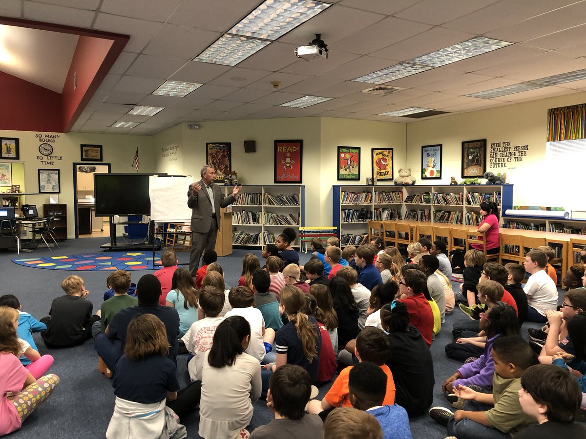 Speaker of the House Mac McCutcheon talks with fourth grade <a href="/hrznes/">Horizon Elementary</a> #mcslearn