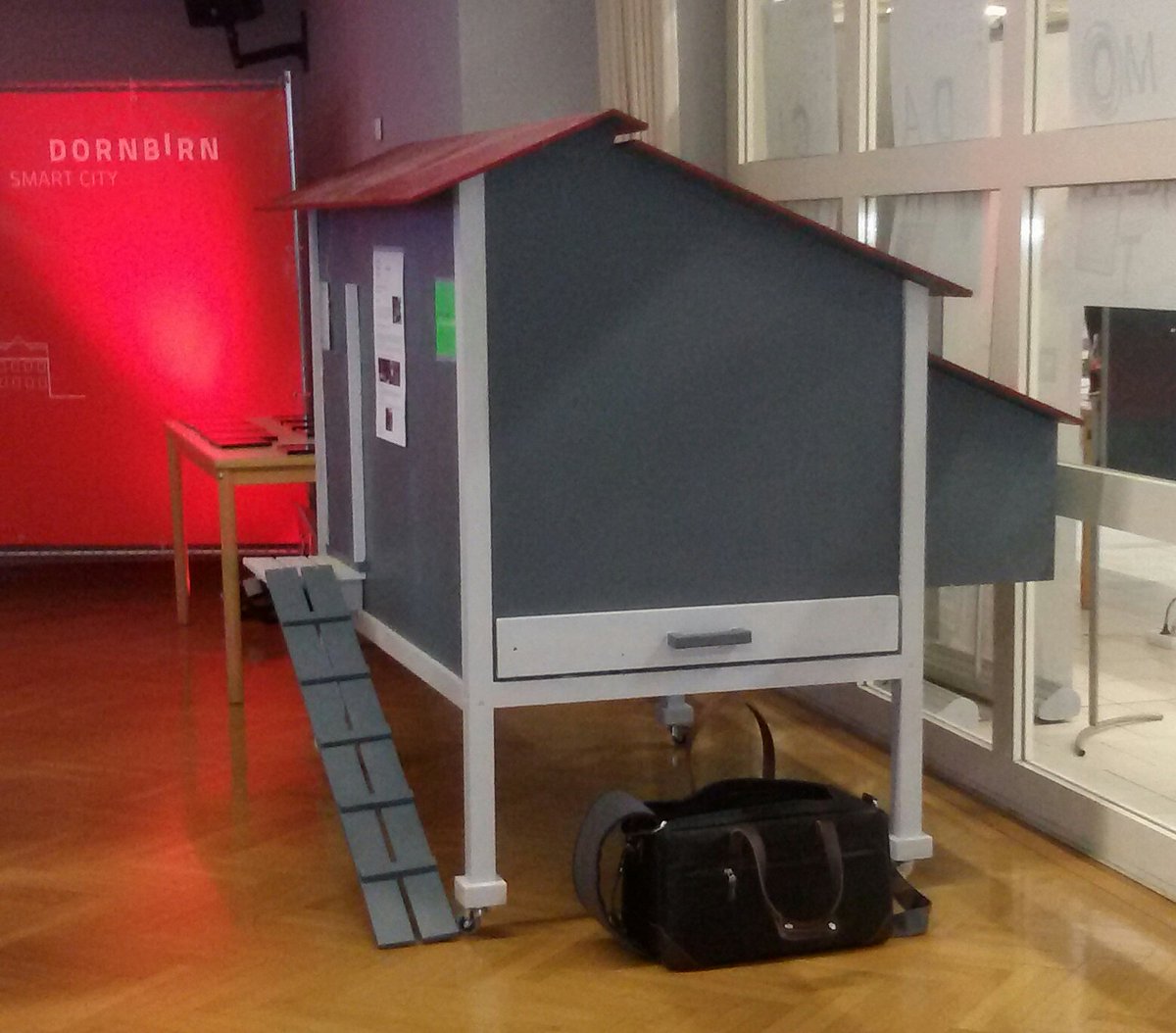 ElmarLuger's tweet photo. Voller Saal bei Preisverleihung #smartcity #Dornbirn in der #HTL m digitalem #Hennenstall der #Jugendwerkstätten @DP_Vorarlberg #Vorarlberg @FactsVorarlberg https://t.co/leIjVubVIc