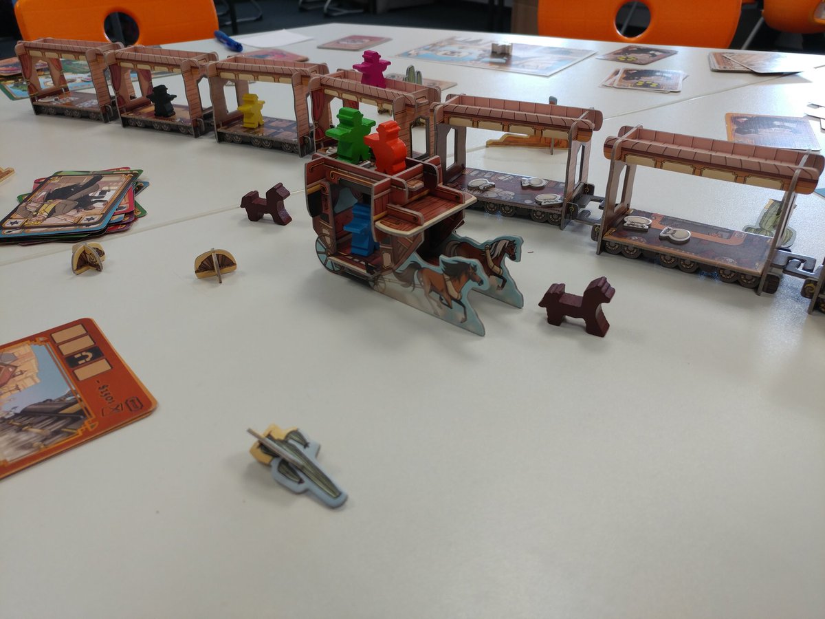Spieletom's tweet photo. Heute in der #Freiarbeit mit 4 Schülern und einem I-Helfer zu sechst #ColtExpress von #Ludonaute mit der #Erweiterung #PostkutschUndPferde gespielt. Die Schüler fanden es gut und einige Zuschauer wollen es nächste Woche auch mal spielen. https://t.co/FUYVr3Qd5E