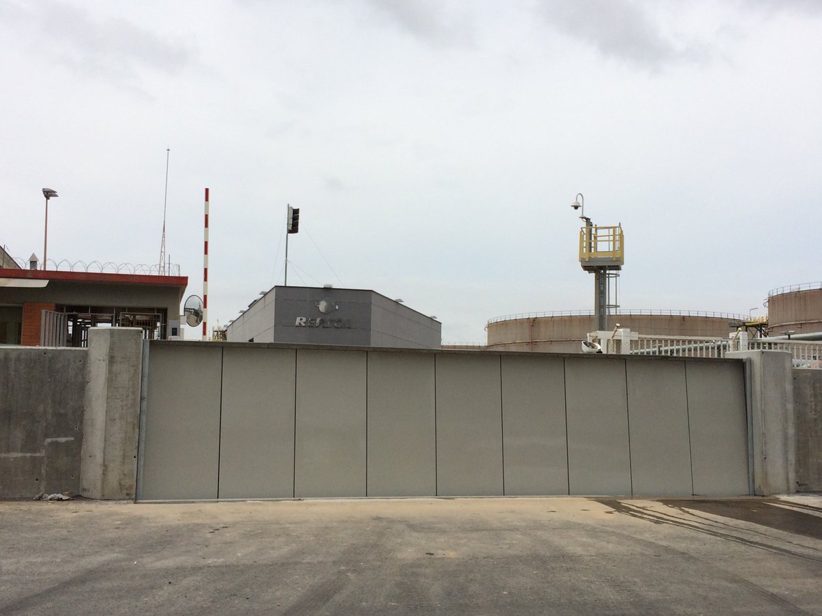 SAFBarrier's tweet photo. Our new website is live! Take a look at https://t.co/vpmTv3PyHn  #floodprotection #floodmitigation https://t.co/7mPor5BspR