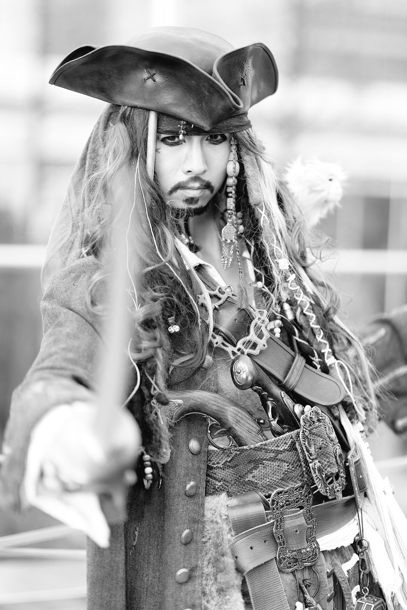 Twitter 上的 Meganen レイヤーさんの写真をモノクロにするとかっこいい びんじょーびんじょー パイレーツオブカリビアン ジャックスパロウ インディジョーンズ スターウォーズ ローグワン キャシアン コスプレ 仮装 T Co 54wwud1hco Twitter