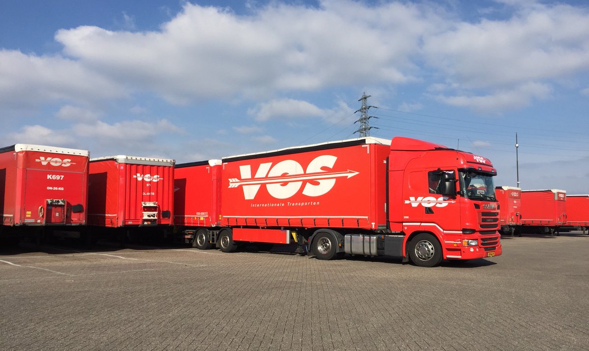 Onze LZV staat op deze mooie winterse dag klaar om te vertrekken voor zijn tweede rit. Volgeladen met 21,6 laadmeter aan goederen en dat voor de 2de keer vandaag. #Duurzaam #Transport #Deventer