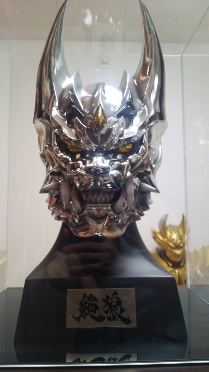 D アート ストーム製の銀牙騎士 絶狼 ゼロ ヘッドモデルが到着 圧倒的重厚感 専用ディスプレイケースに入れて 牙狼 ガロ 邪悪 ジャアク と並べました 牙狼