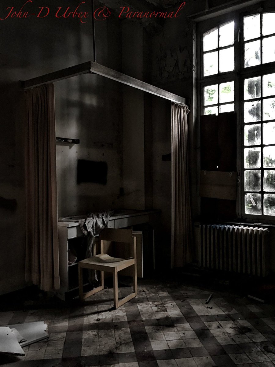 #urbex #paranormal #Belgique #Belgium #asylum #haunted #abandonedplace #ghost #spirit #hanté #abandonné #fantome #decay #exploring #urbanexplorer #urbandecay #creepy #historic #psychiatry #deadthings #horror #morbid #spooky #darkart #ruins #forgotten #beautyindecay #photography
