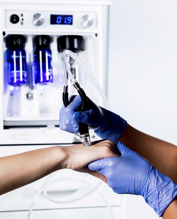 Envy Facial also provides body treatments, which simultaneously provides body polishing, vacuum massage &amp; serum infusion, addressing underlying cellular processes that bring out skin imperfections.