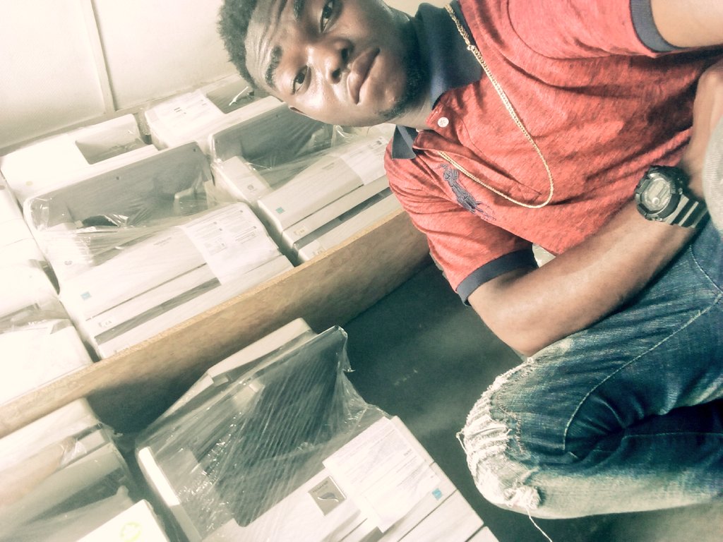 DavidEccentric's tweet photo. I pray we feed off our labour 🙏
#hustler #Entrepreneurship #BusinessBoom #BusinessMan #copiers #technician #SharpCopiers https://t.co/jky1bFHvBu