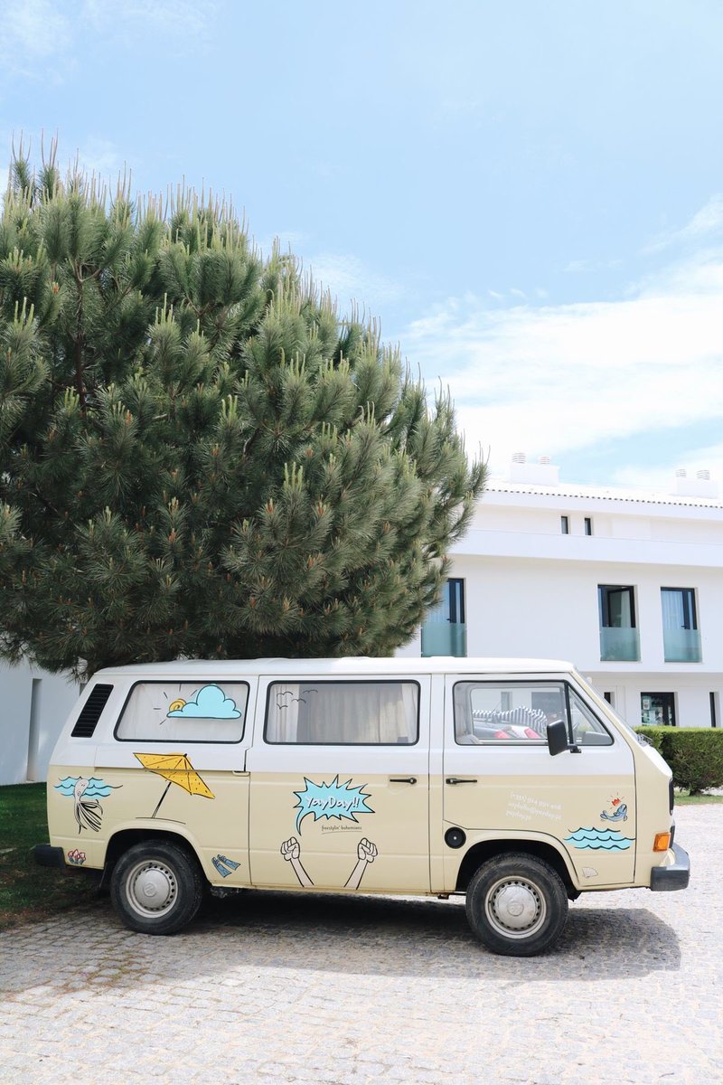 It's not ours (unfortunately!) but we wouldn't mind taking this cute van for a spin this weekend 🏄🏻‍♂️ (or maybe on Easter Break - bit.ly/MBEaster2018) #memmobaleeira #memmohotel #sagres #algarve