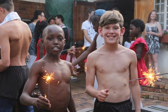 randburg_sun's tweet image. Roosevelt Park celebrates #ChineseNew Year #YearoftheDog2018
bit.ly/2EK6DDX