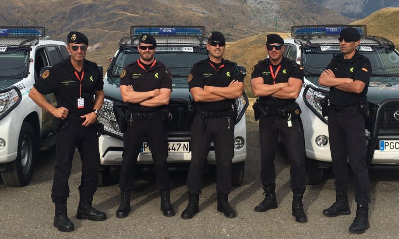 repertorio Pasteles temor Guardia Civil on Twitter: "Los reconocerás por su característico color negro en su uniforme, son nuestros GRS, y están en lugares donde el orden público peligra, en inundaciones, haciendo controles..... Templanza en repertorio Pasteles temor Guardia Civil on Twitter: "Los reconocerás por su característico color negro en su uniforme, son nuestros GRS, y están en lugares donde el orden público peligra, en inundaciones, haciendo controles..... Templanza en