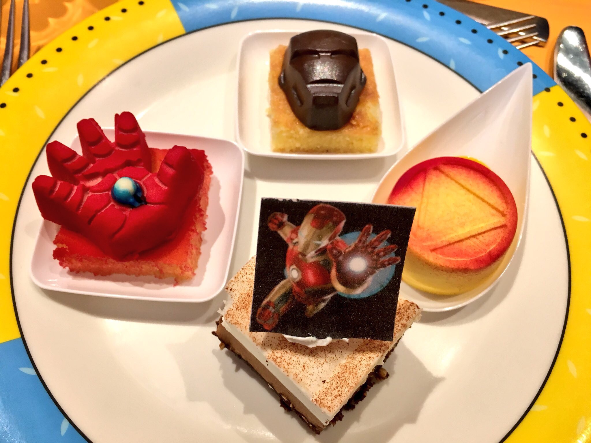 香港ディズニー マーベル Twitter