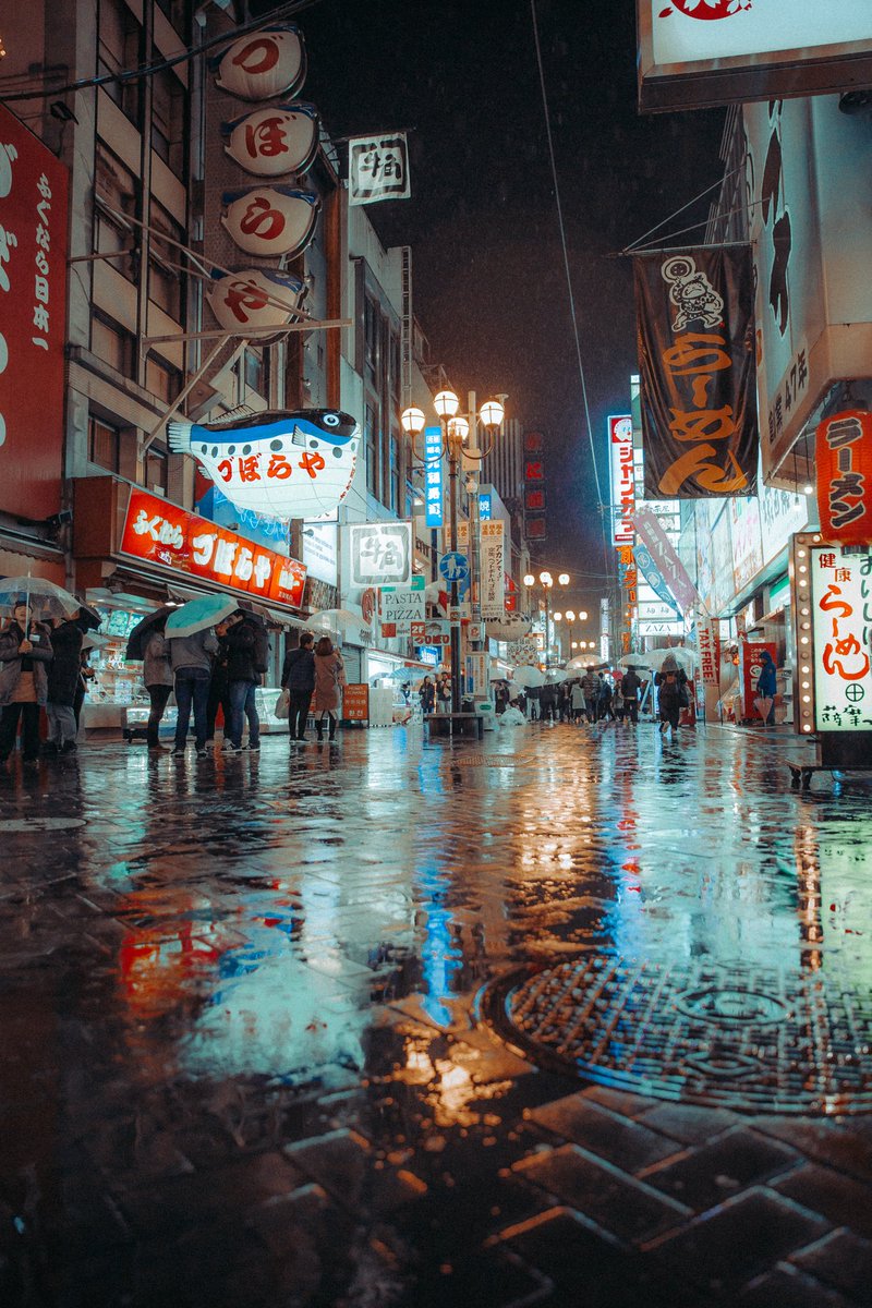 riku_yamashita's tweet photo. 雨の大阪のSFっぽい雰囲気大好き👼🏼
#japan #osaka #neon https://t.co/RnULk6KH8P