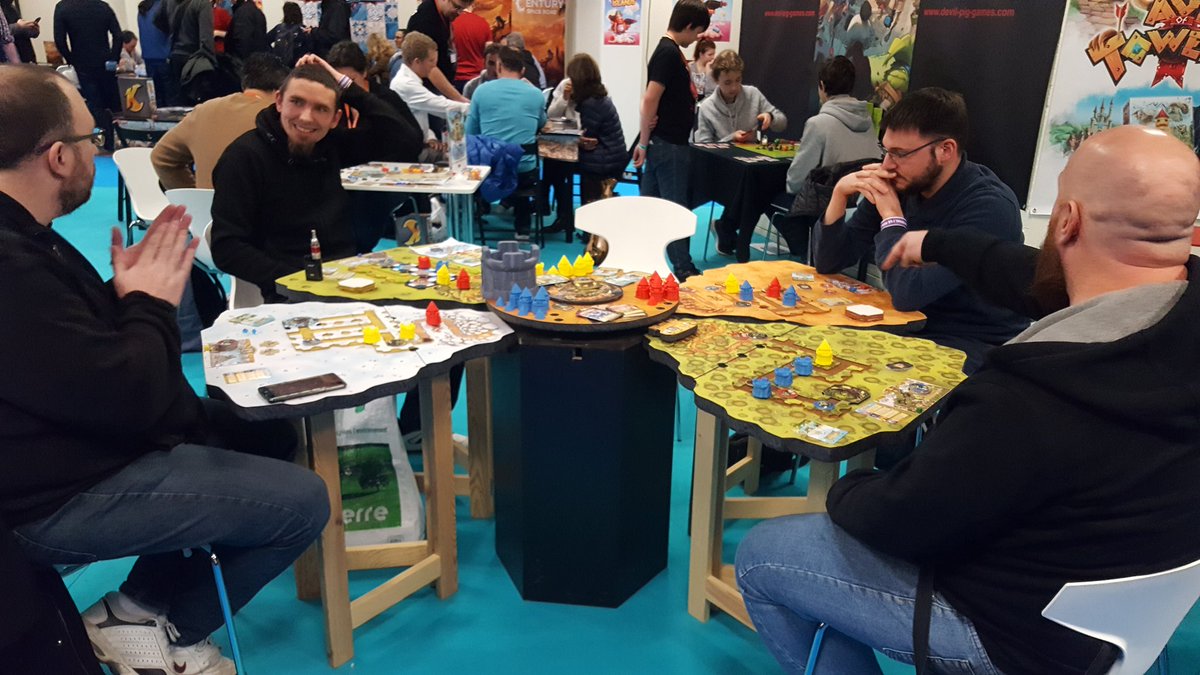 Devil_Pig_Games's tweet photo. A Cannes les tours se multiplient !!!
#devilpiggames #ageoftowes #fij https://t.co/HjYJxA6sRD