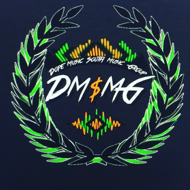 mossburgxxl's tweet photo. Up and grinding this AM! Hope you guys have a easy Friday! https://t.co/ohmGxcS79f #HipHop #Trap #Producer #Lit https://t.co/yOSZRUkhxT