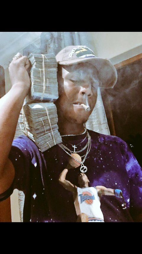 SkTheKing8's tweet photo. Sip,trap,smoke and get to de cash https://t.co/bS1182gElN