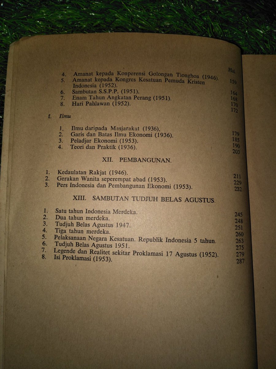 WarungSejarahRI's tweet photo. Buku Lawas> Kumpulan Karangan. 
Oleh; Mohammad Hatta. 
Tahun 1954. 290 Halaman. 
Harga 250.000. Minat? https://t.co/aypPaAT0VR