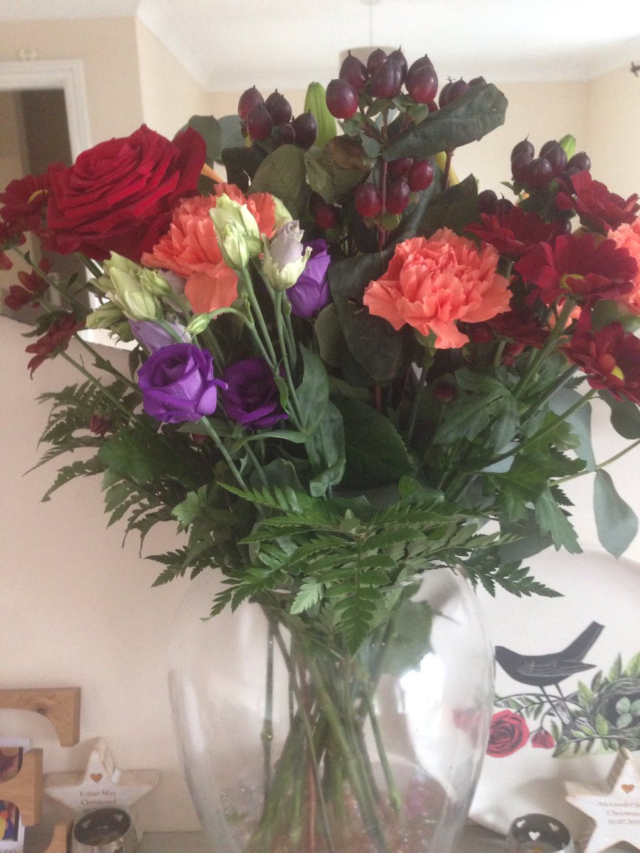 thoughtfulcom's tweet image. Feeling very happy with this gorgeous bunch of flowers from a happy client 🌸😀
