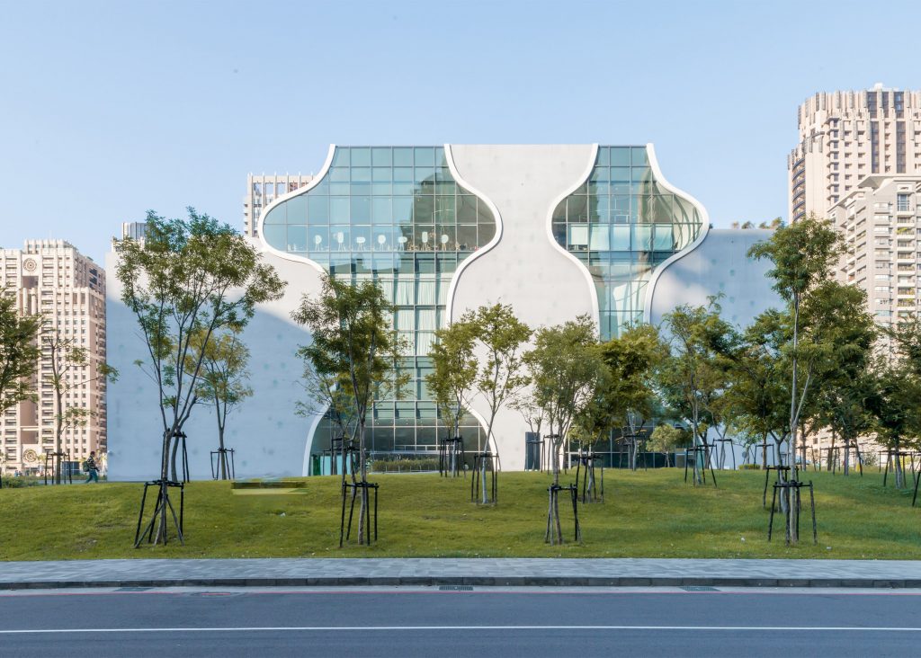 “La arquitectura tiene que fundirse con el entorno, no ser un elemento diferenciador”
Toyo Ito, arquitecto japonés premio Pritzker 2013.
Obra: Ópera metropolitana de Taichung https://t.co/0S8BXfMgTL