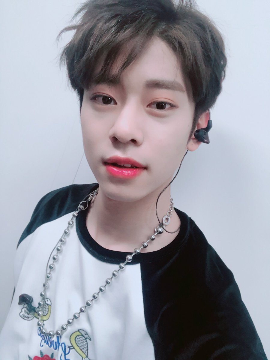 bnmboysofficial's tweet photo. [#MXM/#김동현] 새벽에 천둥 번개 때문에 많이 놀라셨었죠!!! 밤잠 설치셨을까 봐 걱정했어요ㅠㅜ 놀란 맘에는 따듯한 차 한 잔도 정말 좋아요! 지금은 비록 천둥 번개는 안치지만! 오늘은 다 같이 잠들기 전에 차 한잔 어떠세요!!? 저는 레몬티🍋🍵 https://t.co/uUzOMES0w4