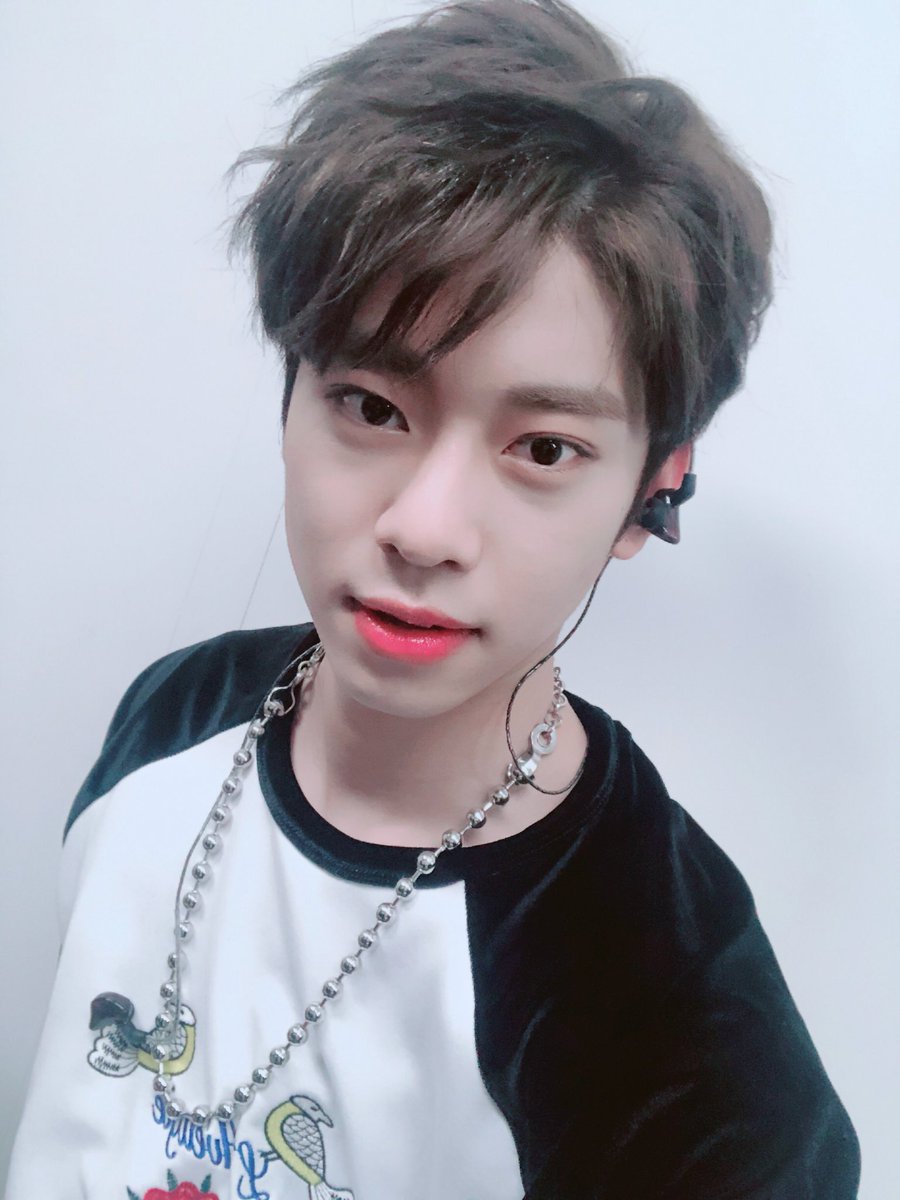 bnmboysofficial's tweet photo. [#MXM/#김동현] 새벽에 천둥 번개 때문에 많이 놀라셨었죠!!! 밤잠 설치셨을까 봐 걱정했어요ㅠㅜ 놀란 맘에는 따듯한 차 한 잔도 정말 좋아요! 지금은 비록 천둥 번개는 안치지만! 오늘은 다 같이 잠들기 전에 차 한잔 어떠세요!!? 저는 레몬티🍋🍵 https://t.co/uUzOMES0w4