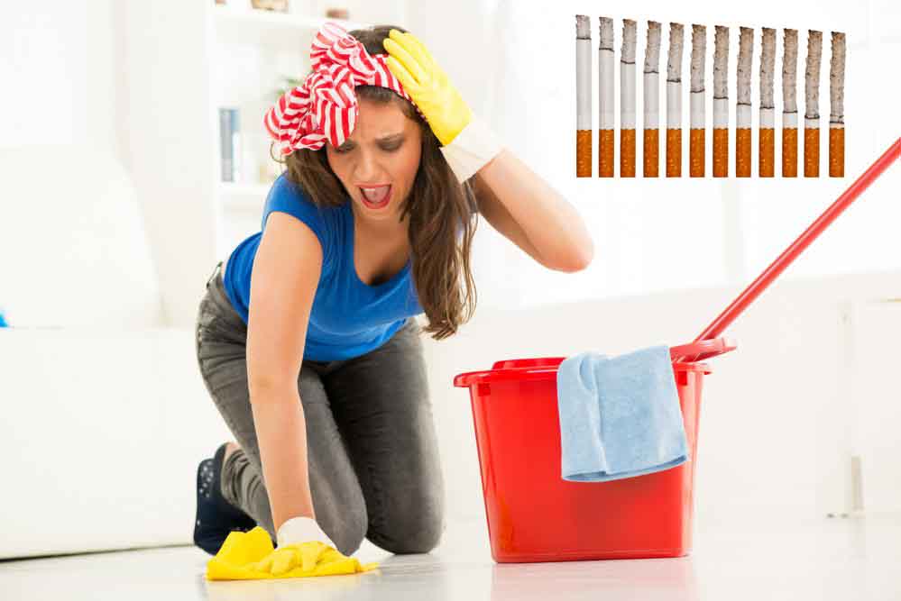 Белобрысая швабра. Девушка моет полы. Женщина со шваброй. Красивая девушка моет пол. Девушка убирается.