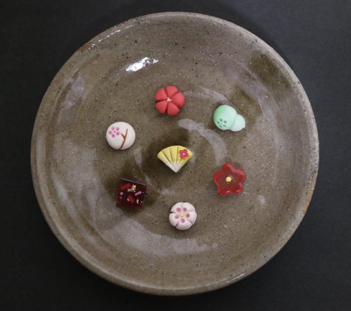 muraokatoranori's tweet photo. 『梅』

#上生菓子 #和菓子 #ねりきり #wagashi #Japan #Japon #京都 #kyoto #東京 #tokyo #OOTD #ootd #dorayaki #japanesefood #Paris #ミニチュア #和菓子アクセサリー #redbeen #梅 #フェイクスイーツ #フェイクフード #村岡寅則商店 https://t.co/eFRqHx7g7I