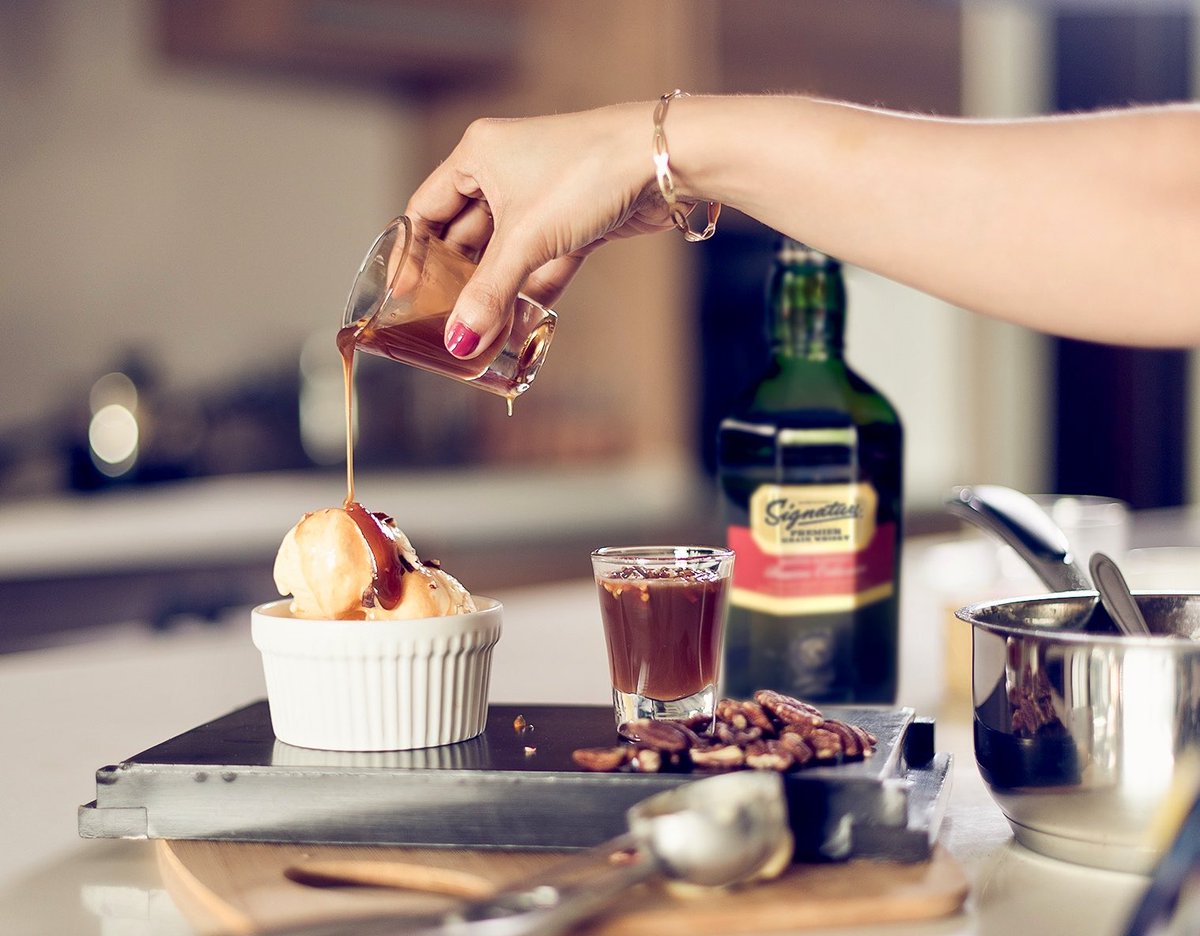 MeghnaFoodMagic's tweet photo. Presenting my Signature Whiskey Caramel Sauce...a multi-purpose sauce. You may use it on ice-cream, apple crumble, normal egg toast, pan cake, waffles, any plain cake and on salted pop-corn as well.
💋Love M. #ChefMeghna
#SignatureRecipe #WhiskeySauce
https://t.co/tpbKqCefHd https://t.co/pTvxX862yx