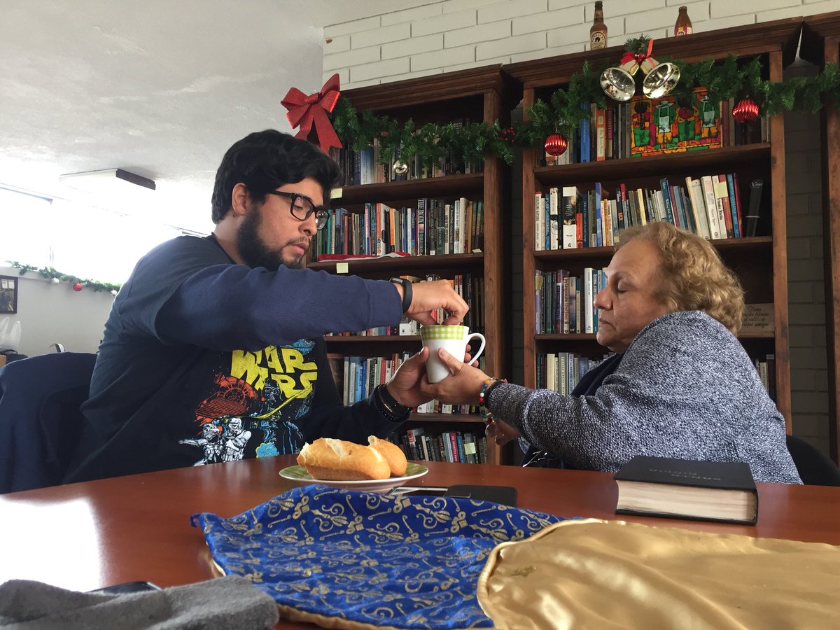 CMTGuatemala's tweet photo. UtIlizamos un modelo de desarrollo de liderazgo basado en acción-reflexión-discernimiento mientras aprendemos a ver y celebrar a Dios trabajando en el contexto de una vida misional. #HacerTeología #CityAsClassroom #CityAsParish #CityAsPlayground https://t.co/35dhz7Wypc