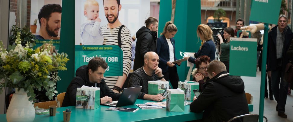 Consumenten <a href="/ABNAMRO/">ABN AMRO</a> willen betalen met #wearables  abnamro.com/nl/newsroom/ni… #abnamro #innovatie #payments #fintech