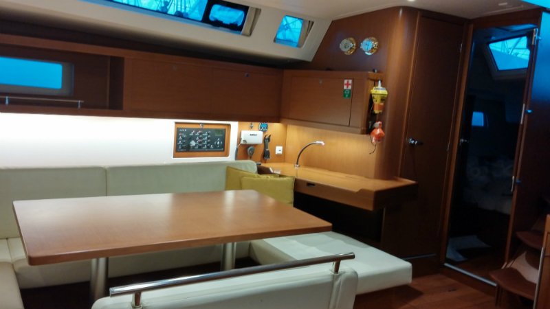 On a very stable seaworthy hull, the Oceanis 45’s deck plan clears space and simplifies manoeuvring.  Long cruises are now much safer!!

#sailinggreece #yachtchartergreece #rentayachtgreece #bareboatcharter #skipperedcharter