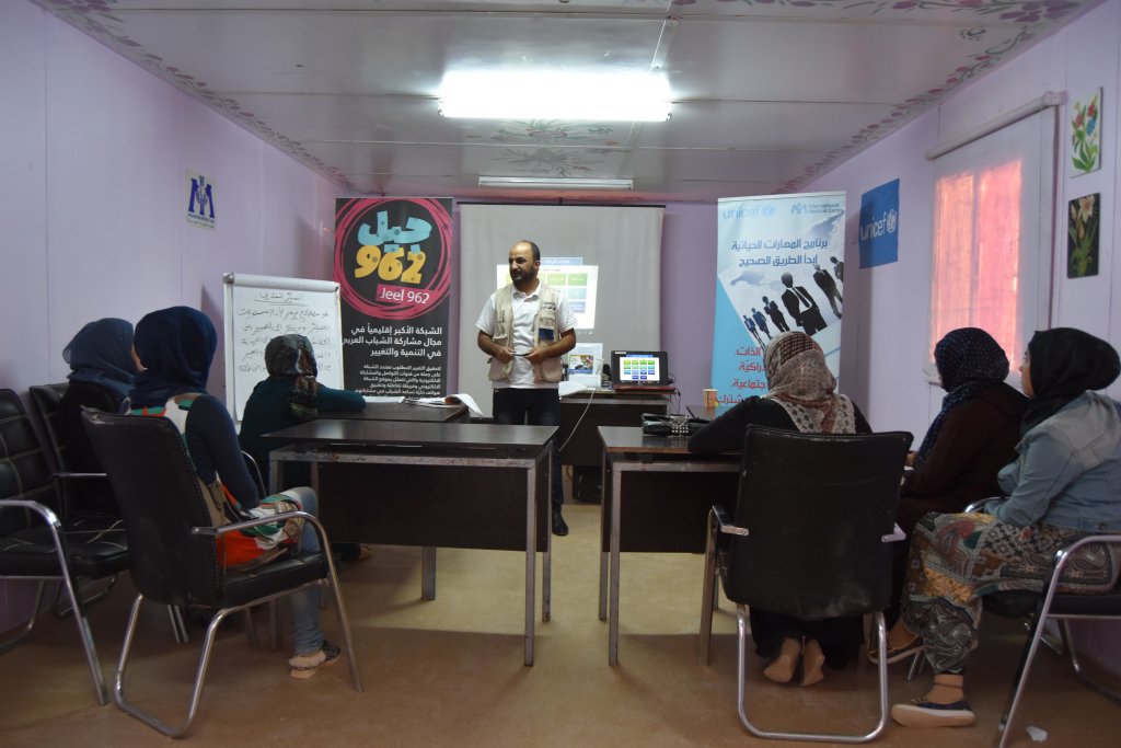 theroad_media's tweet photo. Behavior change skills.

Many Syrian refugees in @ZaatariCamp are attending different training courses that provide psychological support for them. 

Details: https://t.co/GYxhjnxpnm
#syrianrefugees #ZaatariCamp #Syria #Jordan #behavior #skills #ZaatariRefugeesCamp #support https://t.co/QX5IVsh82k