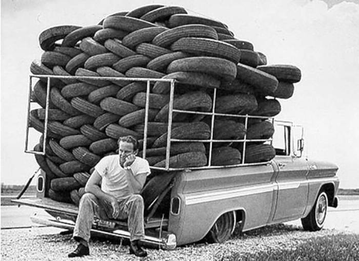 TireOttawa's tweet photo. #FunnyFriday  Even the delivery man has tire problems from time to time. https://t.co/XTTkVgcxfT