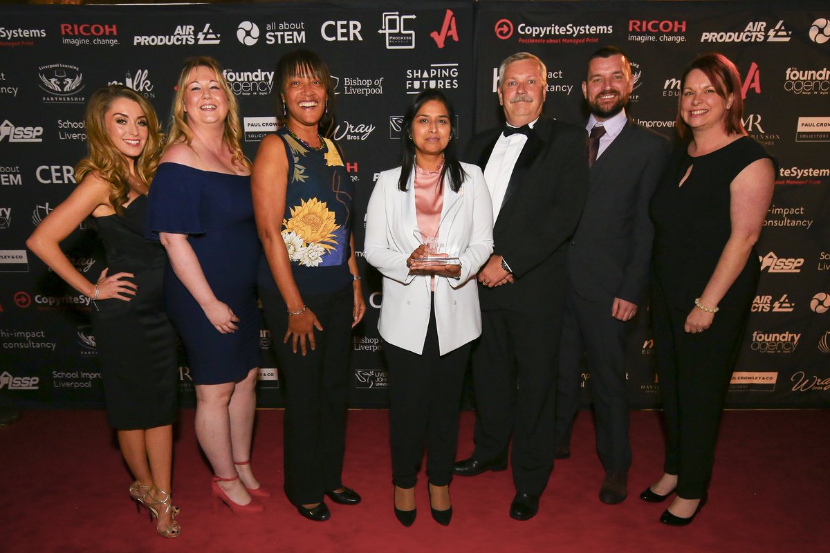 EducateAwards's tweet photo. #EATips – How to make the most of your entry #EA18 #Awards #EnterNow https://t.co/hANLZUxc3r https://t.co/a52E7EgWvm
