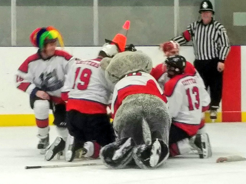 RichardStarke's tweet photo. Great night in Dewberry last night as the @840CFCW Critters eked out a narrow 21-14 victory over the @DewberryMustang Rusty Mustys. 
Now I know how the Washington Generals feel! 
Over $10K raised, plus presentation of a $125K CFEP cheque. @DewberryAg https://t.co/sc7GILKRey