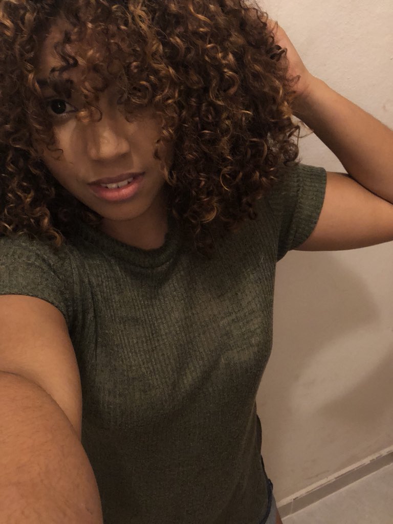 leilanyeaah's tweet image. #curlsrule #morena #puertoricangirl #pic4mycrush 🙈😍😏🤞🏽