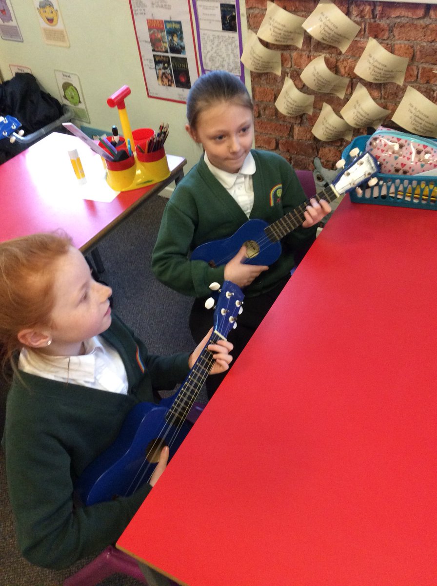 TPAFalcons's tweet photo. Year 4 Toucans enjoying our music lesson this afternoon #music #Ukulele https://t.co/H268itSFKu