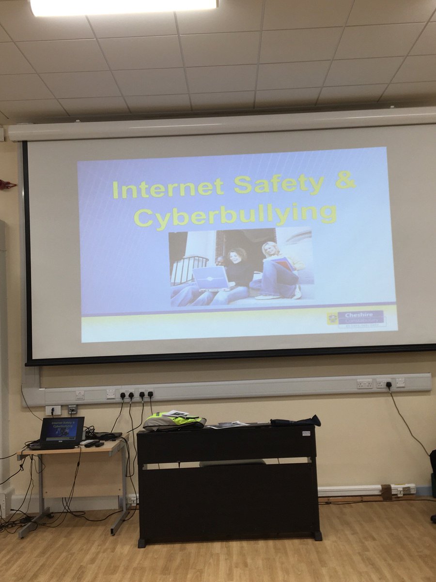 PoliceWidnes's tweet photo. PCSO 21122 and 7526 attended St Gerard primary school this afternoon talking to year 5 pupils regarding internet safety. Some great questions asked by the pupils. @StGerardsWidnes @ChePolSumner #copstars https://t.co/acziYQxlKV