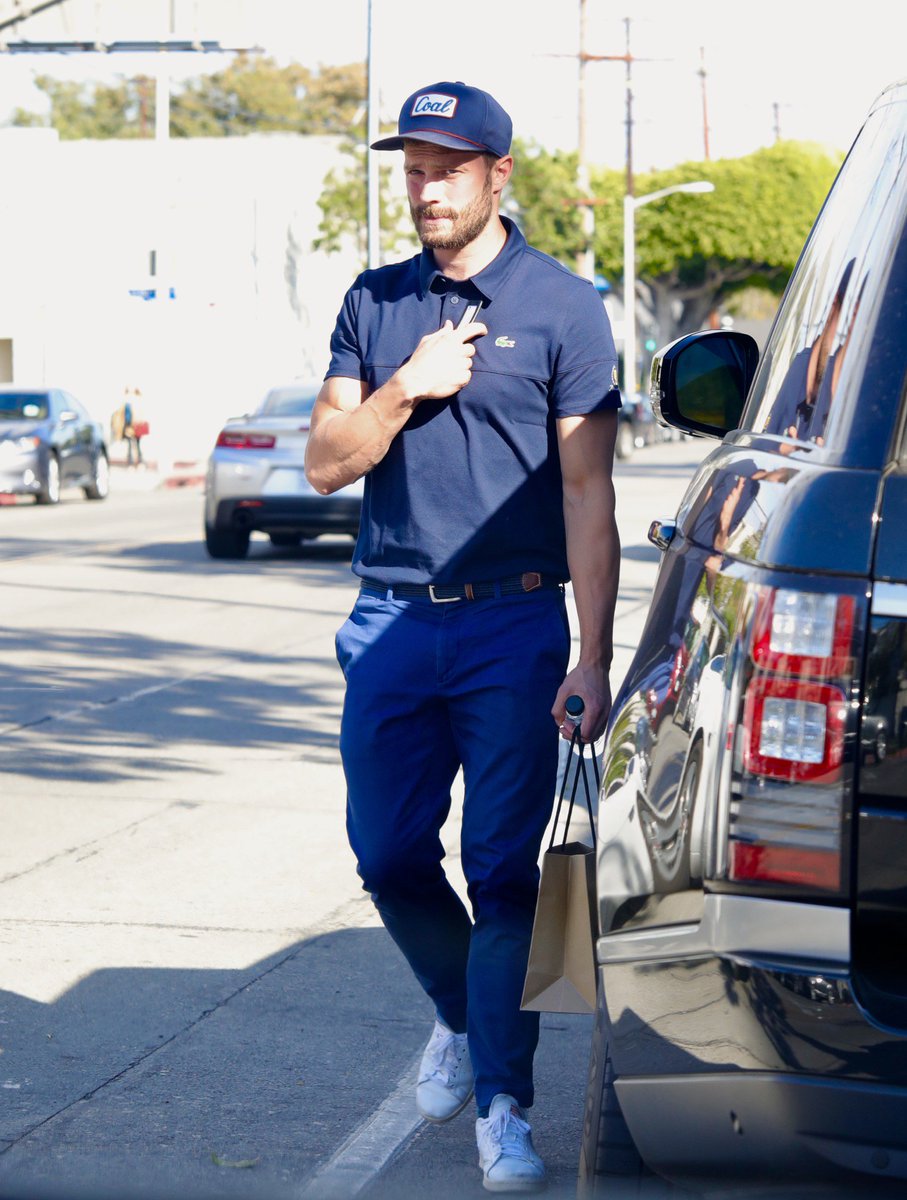 RoratoSilvia's tweet photo. #JamieDornan #SoMuscled #VerySexy #BluIsThePerfectColor #WhiteTshirtAppreciation #LosAngeles Thanks so much @EverythingJDcom @OhMyFifty @Jamie_DornanCan https://t.co/wGjaMW35Bu
