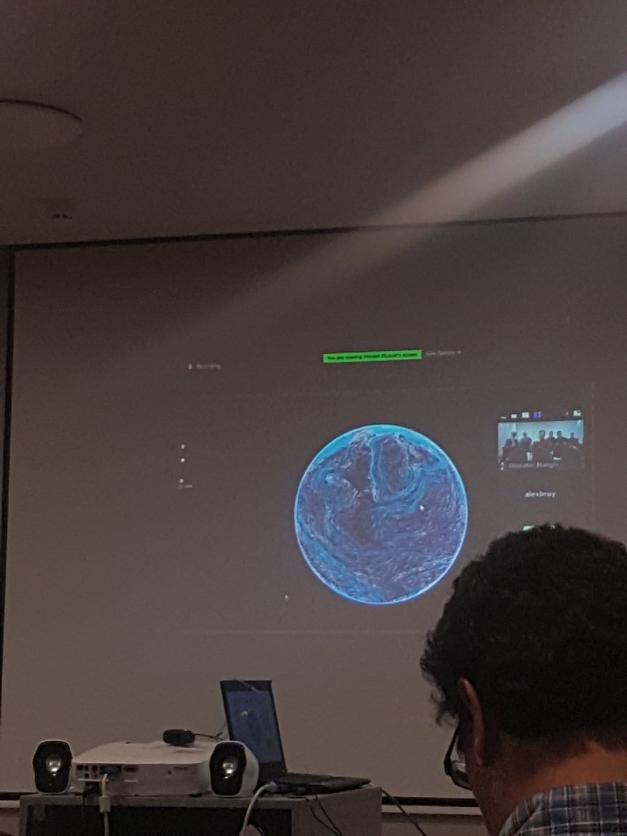 QGISPT's tweet photo. Sessão da @Oslandia_en pelo @vpicavet sobre utilização do 3D no @qgis
#qgishackfest2018 #developermeeting #madeira https://t.co/S6ugaZFxhW