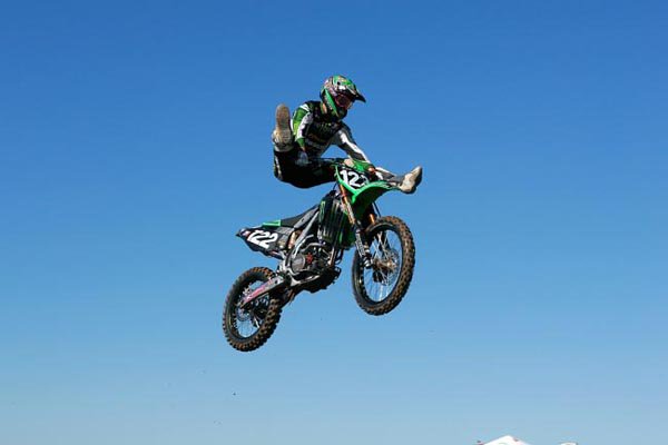 supercrossking's tweet photo. @mattwalker122 showcasing his best #freeStyle moves #heelClicker #mattWalker @ThorMXOfficial @PCraceteam @scottmotosports @MonsterEnergy @KawasakiUSA @RaceKawasaki #motocross #2005 #Sacramento https://t.co/WejG20dzro