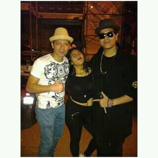 Mariadla08's tweet photo. #VitrinaRumbera #CriollosSomosTodos @Vitrina_Televen @TelevenTV yo quiero esas entradassss... Los adoro muchachos son lo mejor, mi mas grande felicidad. https://t.co/AngtcPIKGY