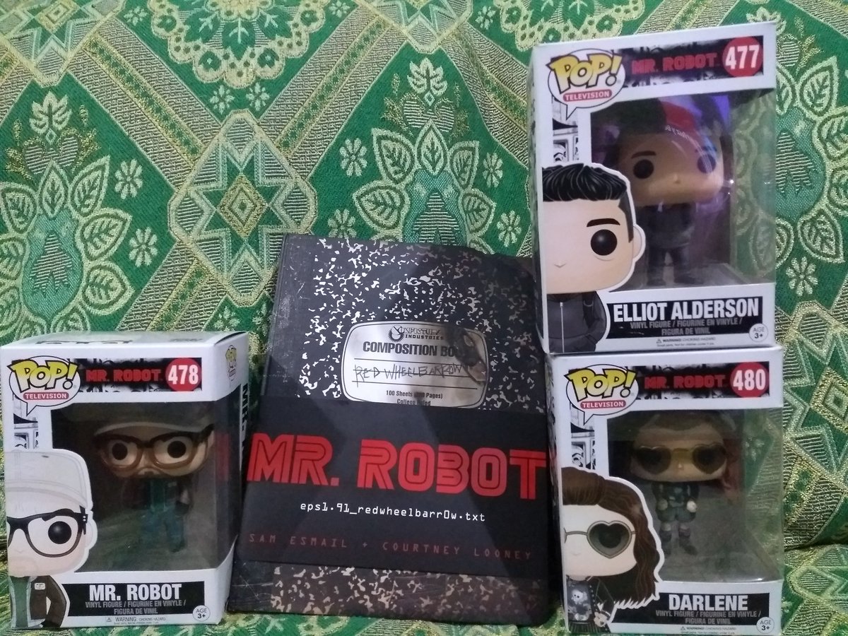 JOHNNYTHERAGE's tweet photo. Mi pequeña colección de mr.robot #Hackwise100k San Luis Potosí @mrebola https://t.co/B03x4tbCMh