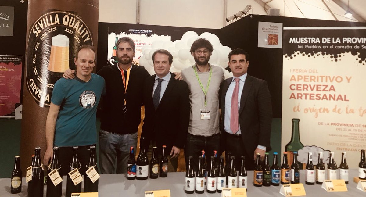 AntonioConde_M's tweet photo. Hoy hay tres creadores y distribuidores de #CervezaArtesana en #MairenaDelAljarafe. Compartiendo su emprendimiento con ellos en la #IFeriaDelAperitivoYLaCervezaArtesanadeLaProvincia @prodetur @DIPUSEVI @DesiderataBeer #BalvaneraBrewLab #LaTedeska #MairenaSomosDesarrollo https://t.co/EQIK05Egpp