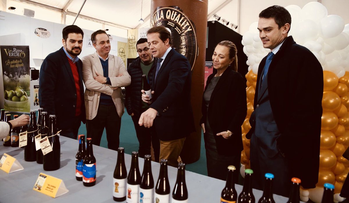 AntonioConde_M's tweet photo. Hoy hay tres creadores y distribuidores de #CervezaArtesana en #MairenaDelAljarafe. Compartiendo su emprendimiento con ellos en la #IFeriaDelAperitivoYLaCervezaArtesanadeLaProvincia @prodetur @DIPUSEVI @DesiderataBeer #BalvaneraBrewLab #LaTedeska #MairenaSomosDesarrollo https://t.co/EQIK05Egpp