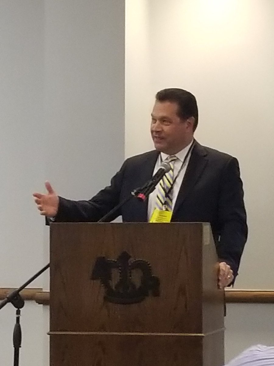 Ag_EdMoves's tweet photo. Great message of youth in agriculture from FFA CEO, Mark Poeschl this a.m. at @WesternFarmShow: Talent, passion and drive, is what you will find in today's FFA members! @WesternFarmShow https://t.co/clfR5IF1KC