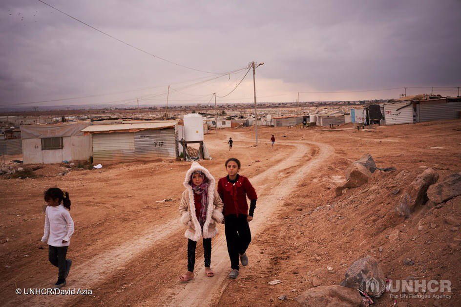 FilippoGrandi's tweet photo. At a time of renewed brutality against civilians, supporting Syrians inside their country and 5.5 million Syrian refugees in neighbouring countries is even more urgent. #UNHCR+@UNDP  issuing appeal for $4.4 billion for refugees+communities hosting them in 2018. https://t.co/ajTlQ2S4zt